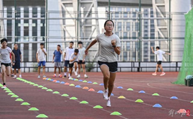 奥运之星钟涛:撑杆一跳超越梦想(图1)