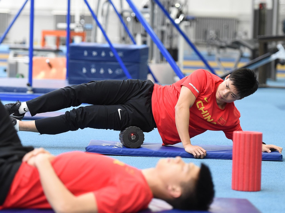 与刘翔是铁杆兄弟!42岁两鬓斑白娶跳高名将依然坚守田径训练一线(图1)