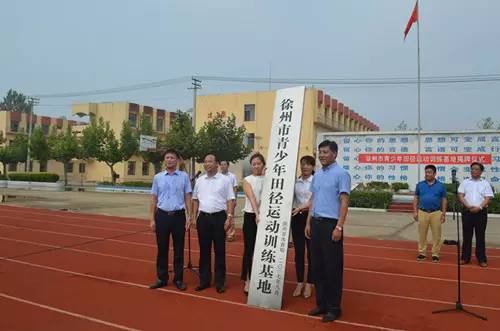 发挥体育优势突出基地特色九龙坡区打造未成年人思想道德建设新高地(图1)